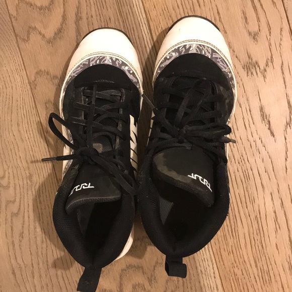 Nike Baseball Cleats - Picture 2 of 3